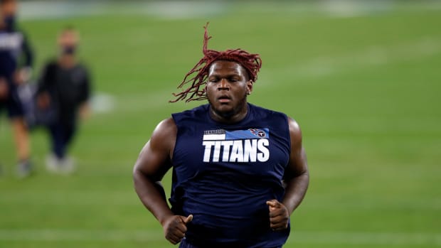 Isaiah Wilson warms up for the Tennessee Titans.