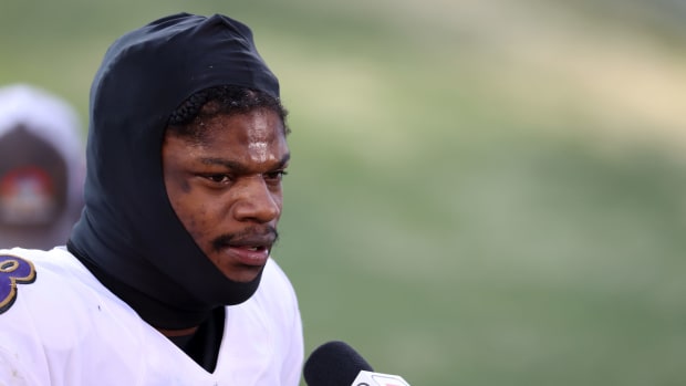 Photos: Lamar Jackson's Outfit For Today's Game Is Going Viral - The Spun:  What's Trending In The Sports World Today