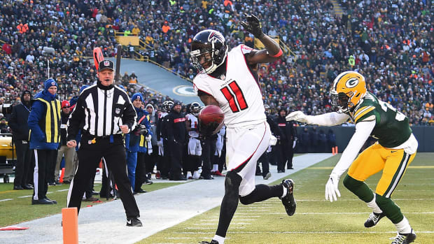 Julio Jones running into the end zone against the Green Bay Packers in 2018.
