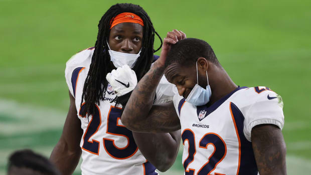 Kareem Jackson and Melvin Gordon on the field for the Broncos