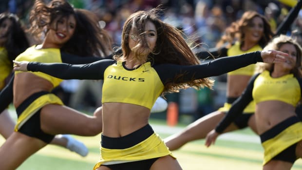Oregon cheerleaders perform during a game.