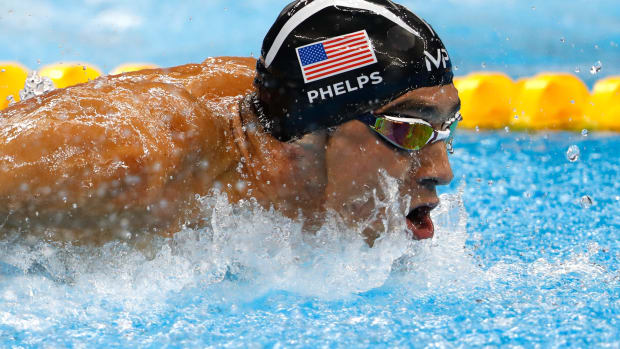 Michael Phelps swimming the butterfly.