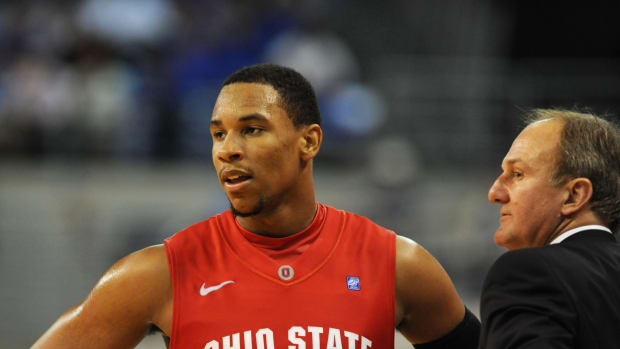 Jared Sullinger standing with Thad Matta during an Ohio State game.