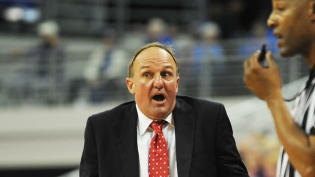 Thad Matta reacting to a call from a referee.