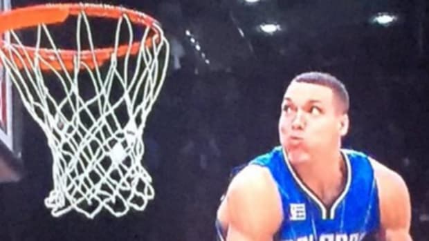 Aaron Gordon throws down a ridiculous dunk during dunk contest.