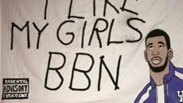 Kentucky fans put up Drake BBN banner.