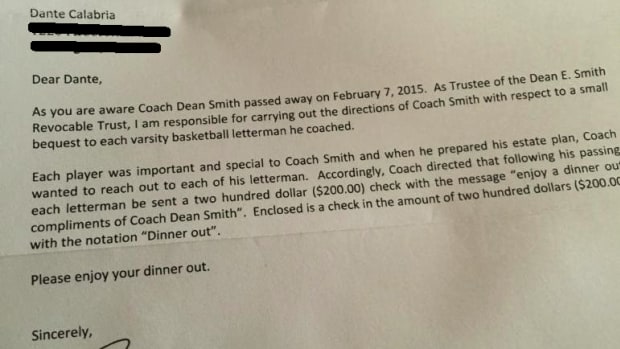 Dean Smith letter shows gift to former North Carolina players.
