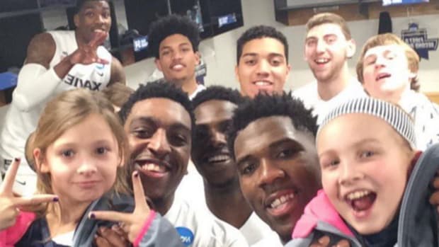 Xavier basketball players take a selfie together.