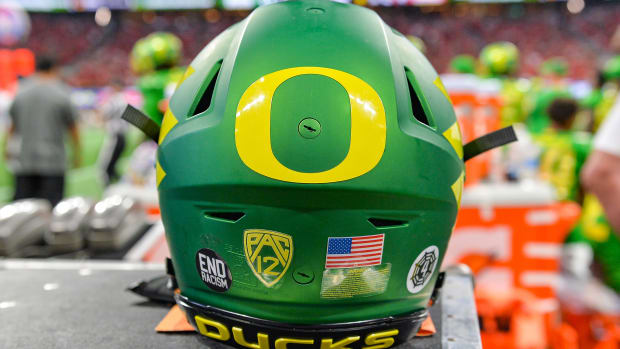 Oregon helmet  (Photo by Rich von Biberstein/Icon Sportswire via Getty Images)
