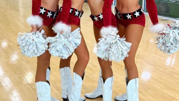 Cowboys cheerleaders are going viral on Sunday.