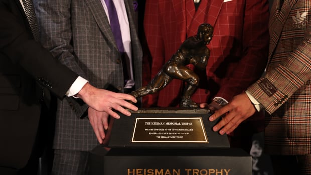 NEW YORK, NEW YORK - DECEMBER 10: (L-R) Quarterback Stetson Bennett of the Georgia Bulldogs, Quarterback Max Duggan of the TCU Horned Frogs, Quarterback C.J. Stroud of the Ohio State Buckeyes and Quarterback Caleb Williams of the USC Trojans pose with the Heisman Trophy after a press conference prior to the 2022 Heisman Trophy Presentation at New York Marriott Marquis Hotel on December 10, 2022 in New York City. (Photo by Sarah Stier/Getty Images)
