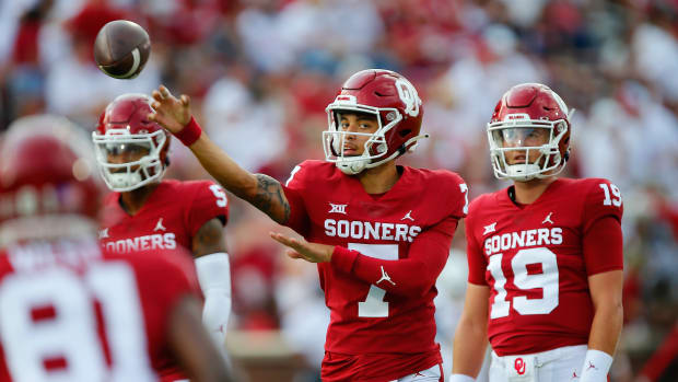 NORMAN, OK - SEPTEMBER 10:  Quarterback Nick Evers #7 of the Oklahoma Sooners throws to wide receiver Trevon West #81 before a game against the Kent State Golden Flashes at Gaylord Family Oklahoma Memorial Stadium on September 10, 2022 in Norman, Oklahoma.  Oklahoma won 33-3. (Photo by Brian Bahr/Getty Images)