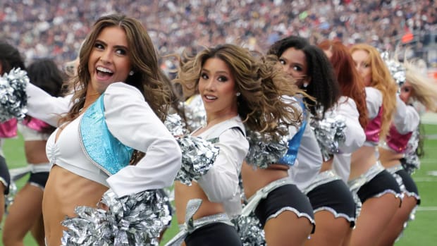 Raiders cheerleaders go viral on Sunday night.