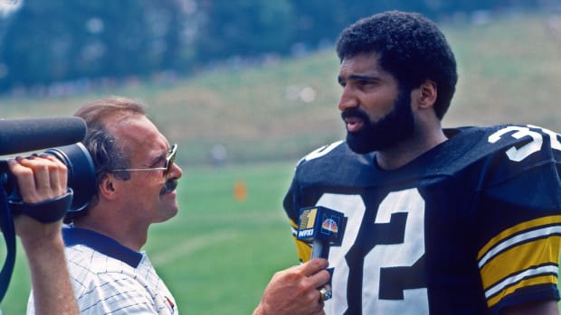 Former Steelers running back Rocky Bleier interviews Franco Harris during summer training camp in 1982.