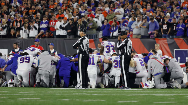 Look: Tonight's NFL Playoff Refs Are Getting Crushed - The Spun: What's  Trending In The Sports World Today