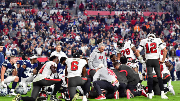 Buccaneers take a knee around Russell Gage.