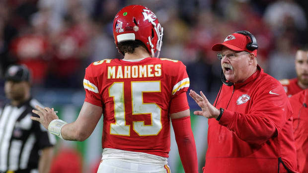 MIAMI, FLORIDA - FEBRUARY 02: Head coach Andy Reid talks to Patrick Mahomes #15 of the Kansas City Chiefs during the fourth quarter in Super Bowl LIV at Hard Rock Stadium on February 02, 2020 in Miami, Florida. (Photo by Rob Carr/Getty Images)