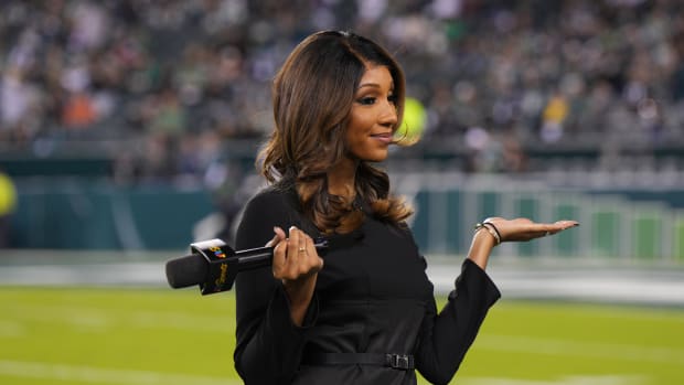 NBC's Maria Taylor reports from the sideline of a game between the Cowboys and Eagles.
