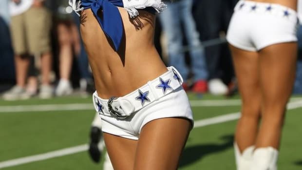 Cowboys cheerleader goes viral.