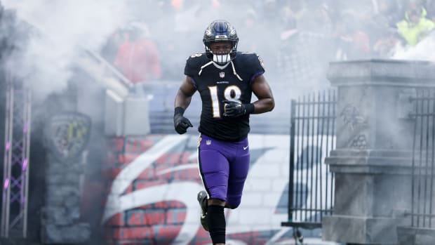 Roquan Smith of the Baltimore Ravens takes the field.
