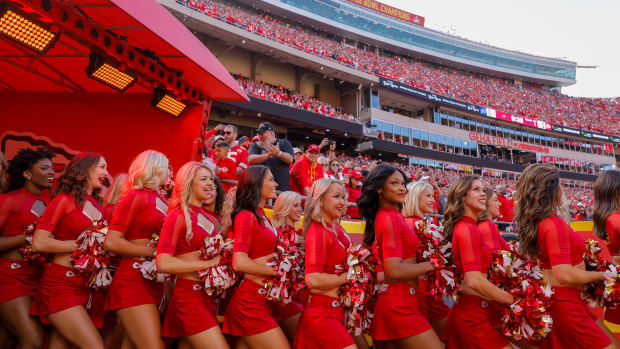 Chiefs Cheerleaders The Spun Whats Trending In The Sports World Today