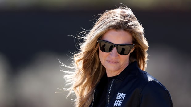 NFL Fans React To Erin Andrews' Bold Sideline Outfit