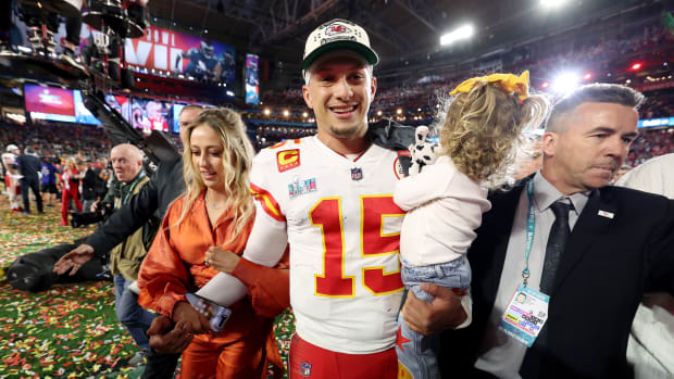 Look: Chiefs Wild Trick Play Is Going Viral - The Spun: What's Trending In  The Sports World Today