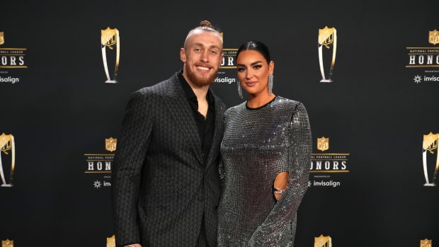 NFL Fans Were Obsessed With George Kittle's Wife's Outfit Sunday - The  Spun: What's Trending In The Sports World Today