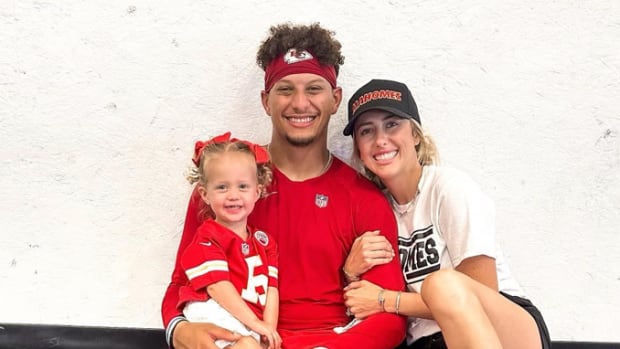 Patrick, Brittany Mahomes Looked Adorable In Their Family Costume - The  Spun: What's Trending In The Sports World Today