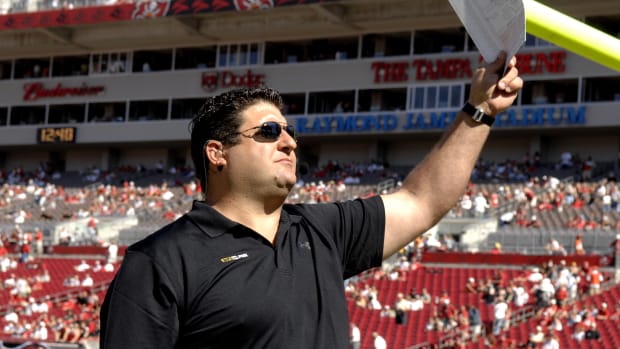FOX television commentator Tony Siragusa was a sideline reporter at the New Orleans Saints battle the Tampa Bay Buccaneers Nov. 5, 2006 in Tampa.  The Saints defeated the Bucs 31 - 14.  (Photo by Al Messerschmidt/Getty Images)