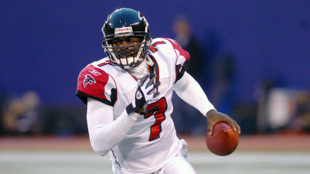 EAST RUTHERFORD, NJ - NOVEMBER 21:  Michael Vick #7 of the Atlanta Falcons runs with the ball against the New York Giants during an NFL football game November 21, 2004 at MetLife Stadium in East Rutherford, New Jersey. Vick played for the Falcons from 2001-2006. (Photo by Focus on Sport/Getty Images)
