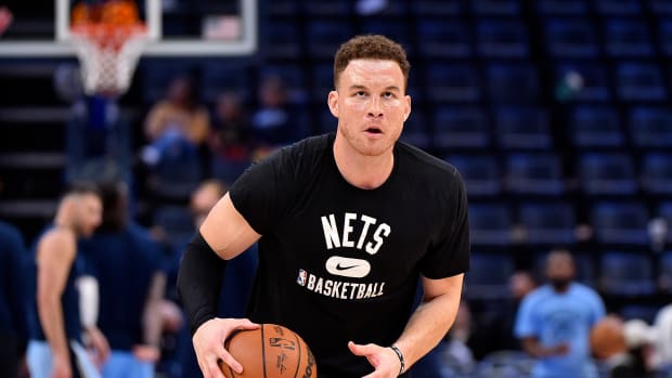 Blake Griffin warming up for the Nets.