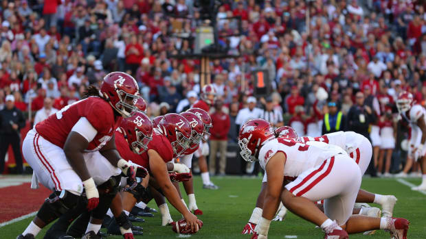 TUSCALOOSA, ALABAMA - NOVEMBER 20:  The Alabama Crimson Tide offense lines up against the Arkansas Razorbacks defense during the first half at Bryant-Denny Stadium on November 20, 2021 in Tuscaloosa, Alabama. (Photo by Kevin C. Cox/Getty Images)