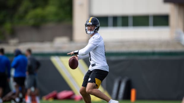 Mitch Trubisky takes part in practice for the Steelers.