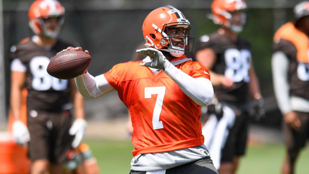 BEREA, OH - JUNE 01: Jacoby Brissett #7 of the Cleveland Browns throws a pass during the Cleveland Browns offseason workout at CrossCountry Mortgage Campus on June 1, 2022 in Berea, Ohio. (Photo by Nick Cammett/Diamond Images via Getty Images)