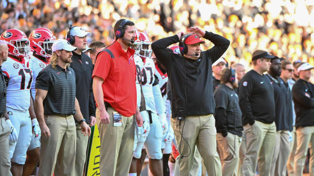 KNOXVILLE, TN - NOVEMBER 13: Georgia Defensive Coordinator, Dan Lanning (left) and Georgia head coach Kirby Smart (right), on the  sidelines during the NCAA football game between the Georgia Bulldogs and the Tennessee Volunteers at Neyland Stadium in Knoxville, TN. (Photo by Kevin Langley/Icon Sportswire via Getty Images)