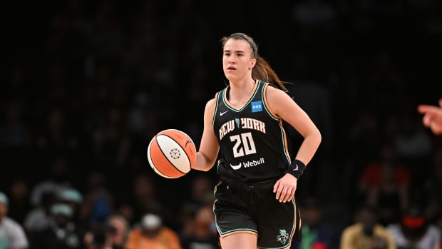 BROOKLYN, NY - JULY 23: Sabrina Ionescu #20 of the New York Liberty dribbles the ball during the game against the Chicago Sky on July 23, 2022 at the Barclays Center in Brooklyn, New York. NOTE TO USER: User expressly acknowledges and agrees that, by downloading and or using this photograph, user is consenting to the terms and conditions of the Getty Images License Agreement. Mandatory Copyright Notice: Copyright 2022 NBAE (Photo by Catalina Fragoso/NBAE via Getty Images)