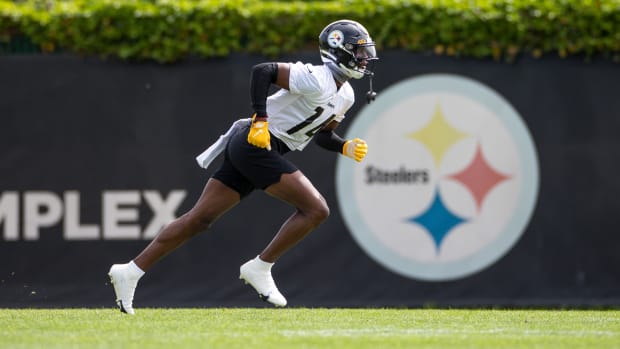 PITTSBURGH, PA - MAY 25: Pittsburgh Steelers wide receiver George Pickens (14) takes part in a drill during the team's OTA practice on May 25, 2022, at the Steelers Practice Facility in Pittsburgh, PA. (Photo by Brandon Sloter/Icon Sportswire via Getty Images)