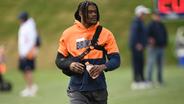 Broncos free agent signing Randy Gregory during a practice.
