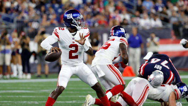 Tyrod Taylor drops back to pass for the New York Giants.