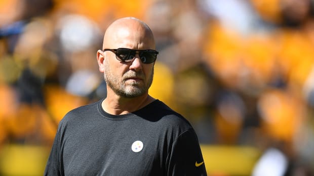 Steelers offensive coordinator Matt Canada on the sidelines.