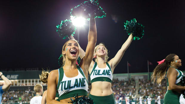 A photo of some Tulane Green Wave cheerleaders.
