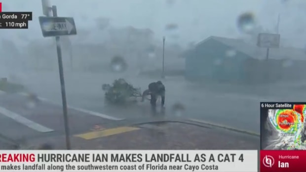Jim Cantore trying to report on Hurricane Ian.