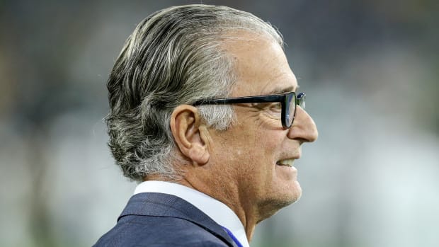 Mike Pereira looks on at the Eagles-Packers game.