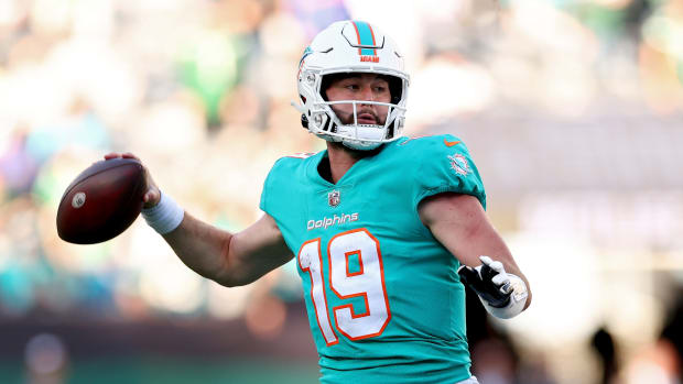 Skylar Thompson throwing a pass for the Miami Dolphins