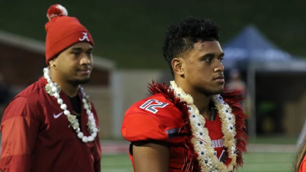 Brothers Tua and Taulia Tagovailoa.  (Photo by Michael Wade/Icon Sportswire via Getty Images)