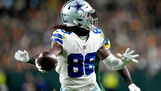 GREEN BAY, WISCONSIN - NOVEMBER 13: CeeDee Lamb #88 of the Dallas Cowboys scores a touchdown during the third quarter against the Green Bay Packers at Lambeau Field on November 13, 2022 in Green Bay, Wisconsin. (Photo by Patrick McDermott/Getty Images)