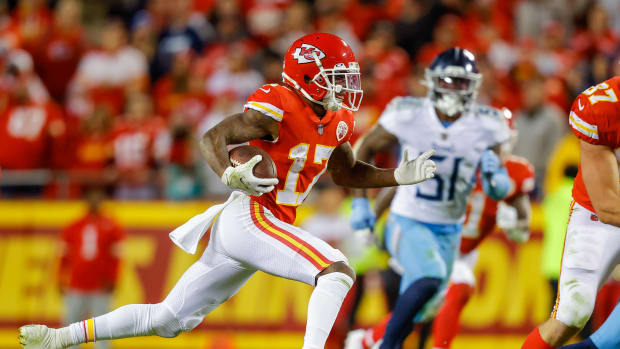Mecole Hardman runs with the ball in a game for the Kansas City Chiefs.
