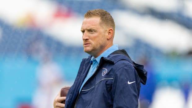 NASHVILLE, TENNESSEE - SEPTEMBER 11: Offensive Coordinator Todd Downing of the Tennessee Titans on the field before a game against the New York Giants at Nissan Stadium on September 11, 2022 in Nashville, Tennessee. The Giants defeated the Titans 21-20.  (Photo by Wesley Hitt/Getty Images)