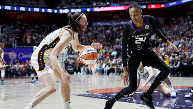 UNCASVILLE, CONNECTICUT - MAY 14: Caitlin Clark #22 of the Indiana Fever steals the ball from DeWanna Bonner #24 of the Connecticut Sun during the first quarter in the game at Mohegan Sun Arena on May 14, 2024 in Uncasville, Connecticut. NOTE TO USER: User expressly acknowledges and agrees that, by downloading and or using this photograph, User is consenting to the terms and conditions of the Getty Images License Agreement. (Photo by Elsa/Getty Images)